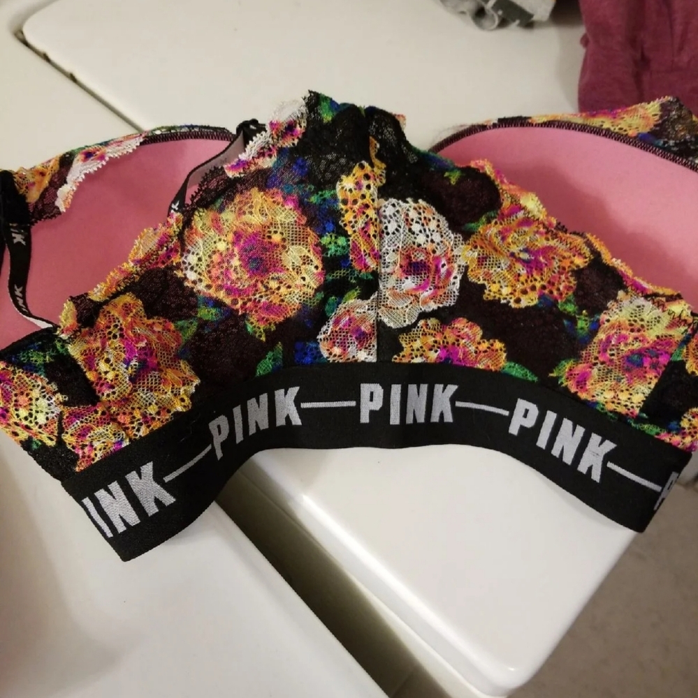 Vs pink bra - Picture 2 of 4